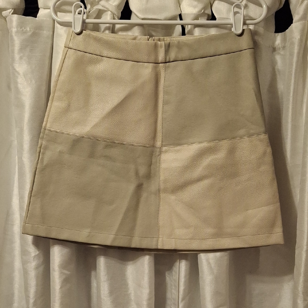 BB Dakota Cream & Tan Faux Leather Skirt 6